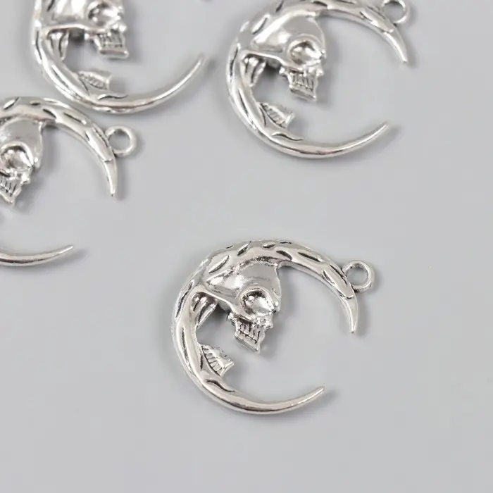 Декор для творчества металл "Череп в месяце" серебро 2,7х2,2 см