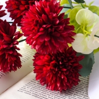 Букет "Хризантема пышная с зеленью" 26 см, микс