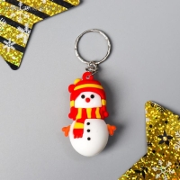 Брелок резина "Снеговик в шапке и шарфике" 4,7х2,8х1,7 см Брелок резина "Снеговик в шапке и шарфике" 4,7х2,8х1,7 см