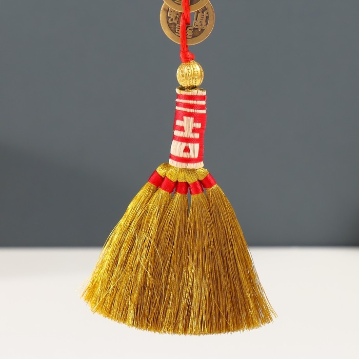 Подвеска текстиль "Золотая метла с 3-мя монетками и узлом Счастья" 30 см