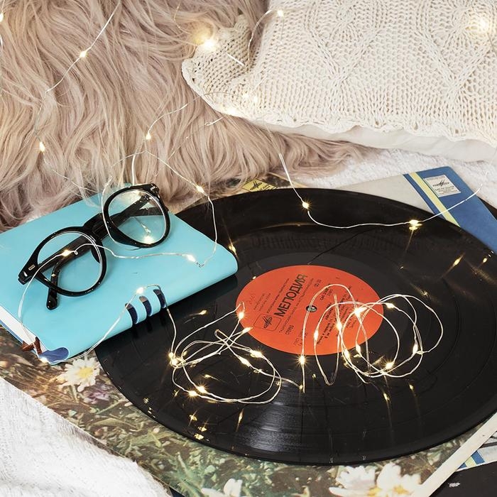 Гирлянда &laquo;Нить&raquo; 5 м роса, IP20, серебристая нить, 50 LED, батарейки CR2032х2 (в комплекте), свечение тёплое белое