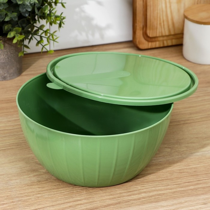 Салатник с крышкой &laquo;Fiesta&raquo;, 2,8 л, цвет МИКС