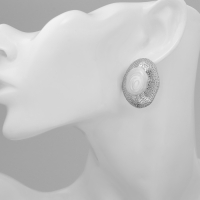 Серьги с жемчугом «Абстракция» жемчужная ракушка, цвет белый в серебре Серьги с жемчугом «Абстракция» жемчужная ракушка, цвет белый в серебре