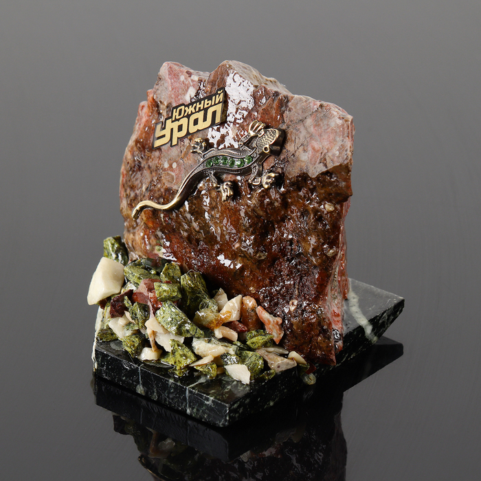 Сувенир-скол "Горка", с корундом