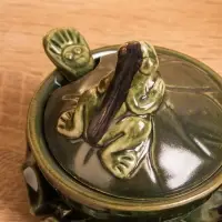 Соусник с крышкой на подставке &laquo;Лягушка&raquo;, 8&times;9&times;10 см, керамика, зелёный