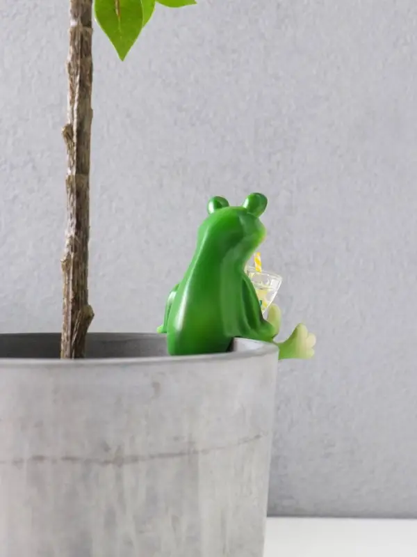 Сувенир полистоун "Лягуха с лимонадом" 5,3х5,5х10,3 см