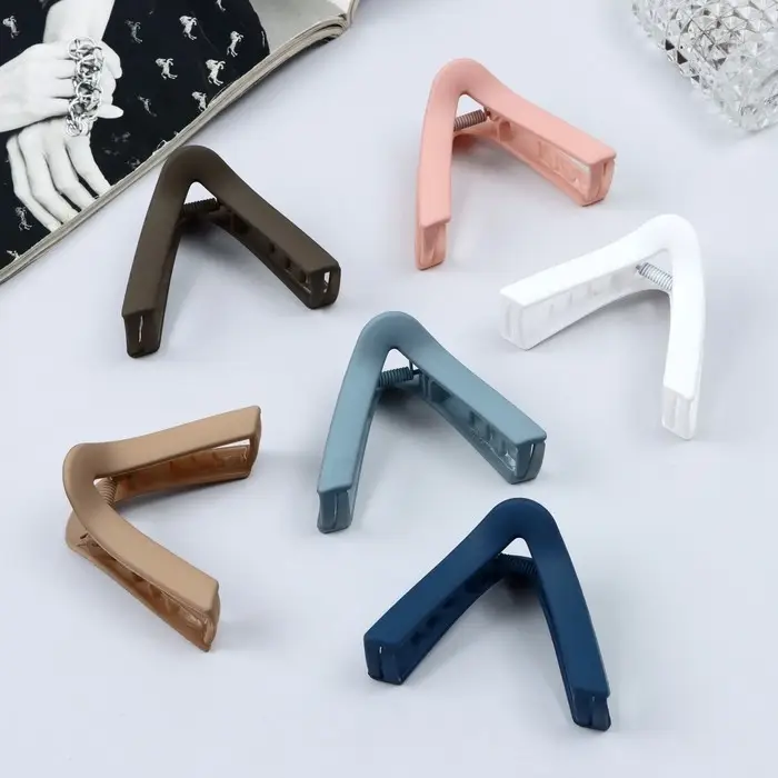 Краб для волос "Леона" уголок матовый, 7 см, микс