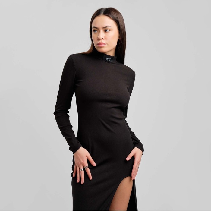 Платье женское с разрезом MIST р. 44, чёрный Платье женское с разрезом MIST р. 44, чёрный