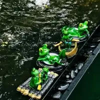 Садовая фигура 14 х 13 х 9,5 см "Лягушка на шине" Водоплавающая