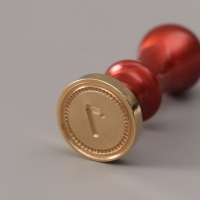 Печать для сургуча с пластиковой ручкой "Классика цифра 7" 2,5х2,5х6,3 см