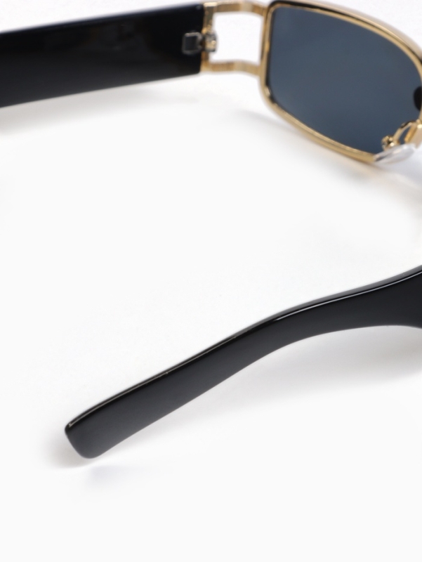 Очки солнцезащитные OneSun, UV 400, линза 3.2 х 5.3 см, ширина 14.6 см, дужка 15.6 см, черные дужки