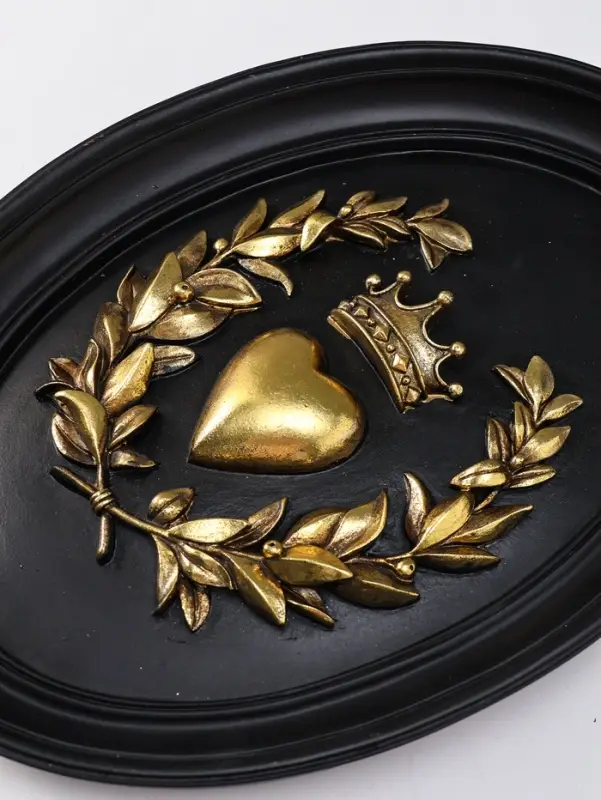 Панно интерьерное полистоун "Сердце с короной" чёрный с золотом 20х2,5х26,2 см