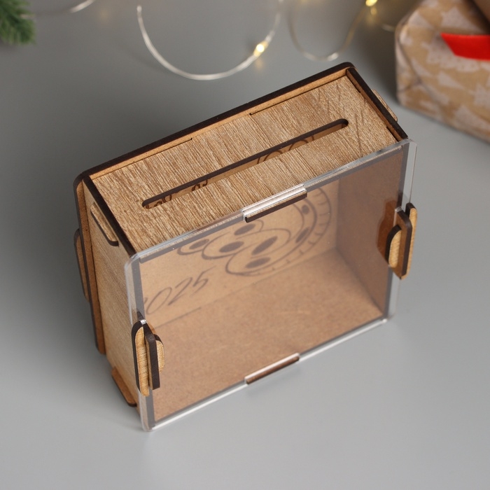 Новогодняя копилка с акрилом Новогодняя копилка с акрилом "Змея. Новый год" 12х12х4 см