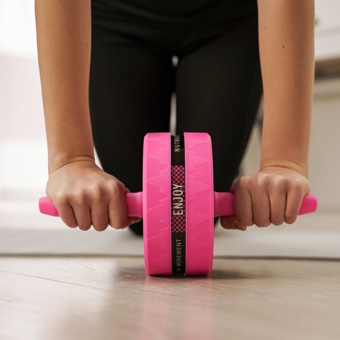 Ролик для пресса ONLYTOP, 38х17х17 см, с ковриком, цвет розовый