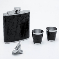 Подарочный набор 4 в 1 "Черный крокодил": фляжка 180 мл, воронка, 2 рюмки,  17 х 18 см
