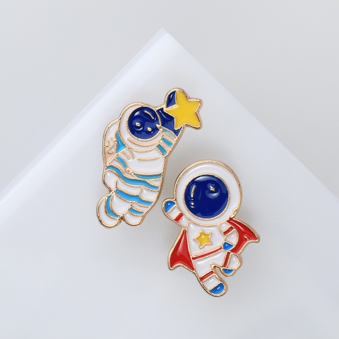 Набор значков (2 шт.) &laquo;Космонавты&raquo; супер-герои, цветной в золоте