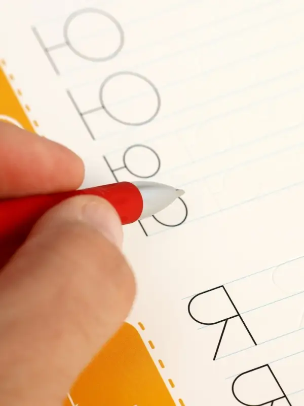 Прописи с углублениями и наклейками "Печатные буквы", 40 страниц,