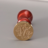 Печать для сургуча с пластиковой ручкой "Буква M на вензеле" 2,5х2,5х6,3 см