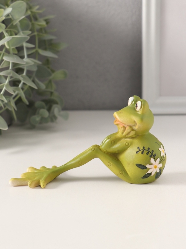 Сувенир полистоун "Лягушонок - что же будет?" 15,5х6х7 см