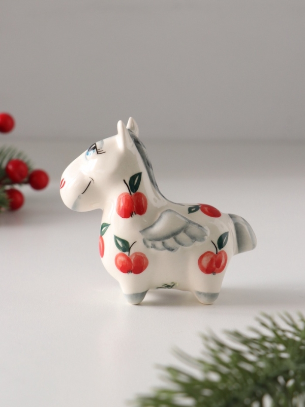 Статуэтка фарфоровая "Лошадь Пегас" /красное яблоко/, 8 см