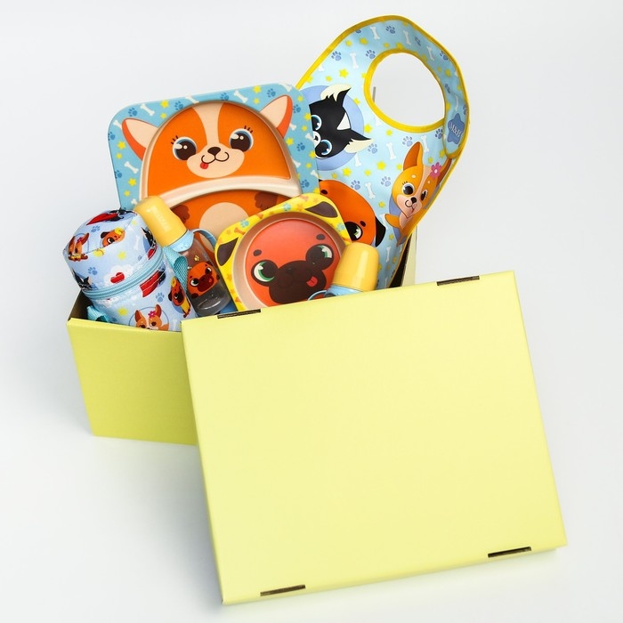 Подарочный набор &laquo;Песики&raquo; 13 в 1: бутылочка 2 шт., нагрудник 2 шт., ниблер, держатель для пустышки 2 шт., термосумка, набор посуды из бамбука: тарелка, миска, стакан, ложка, вилка