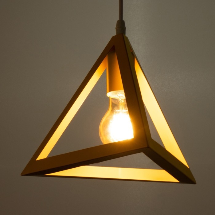 Светильник BayerLux Подвес "Треугольник" 1x40Вт E27 желтый 16х16х18-116 см