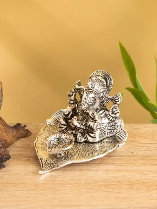 Подставка под благовония &laquo;Ганеша на листе&raquo;, 12.5&times;10&times;6.7 см, алюминий