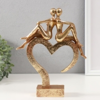 Сувенир полистоун "Влюблённые на сердце" золото 26х22х6 см