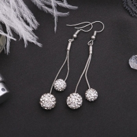 Серьги висячие со стразами &laquo;Шамбала&raquo;, цвет белый в серебре, 6,5см