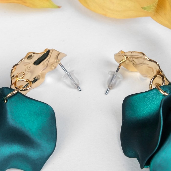 Серьги ассорти &laquo;Ветер&raquo; мятые треугольники, цвет зелёный