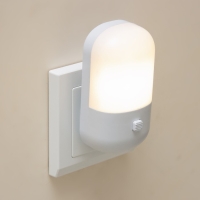 Ночник "Вилли" LED 1Вт белый 5х7х10 см RISALUX Ночник "Вилли" LED 1Вт белый 5х7х10 см RISALUX