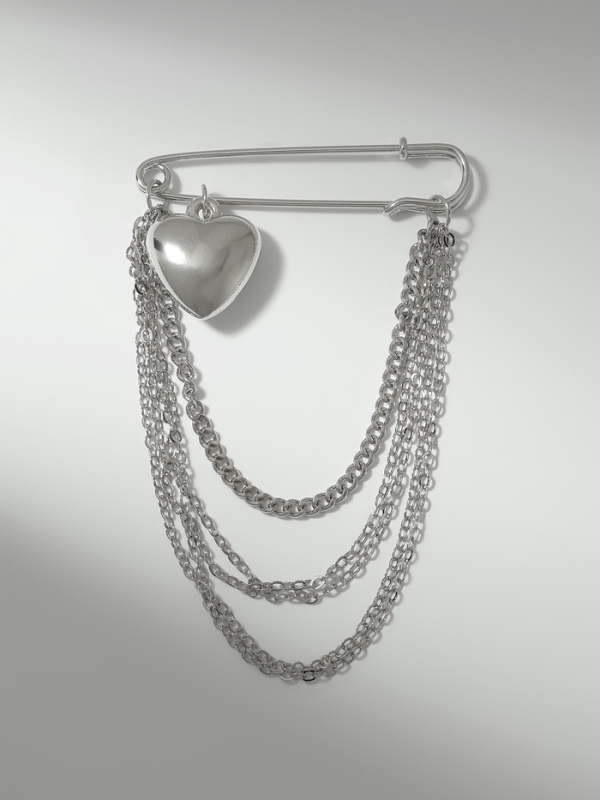 Булавка &laquo;Сердце&raquo; с цепочками, цвет серебро