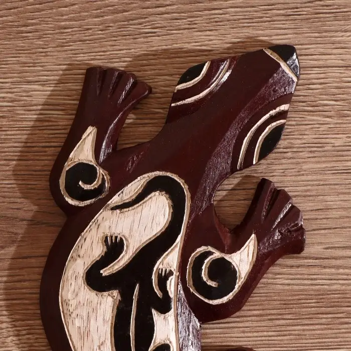 Панно настенное дерево "Геккон коричневый с гекконом" 1х11х30 см