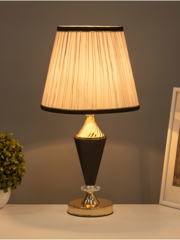 Лампа настольная &laquo;Барин&raquo; 1х40Вт Е27 черный/золото 25х25х47см