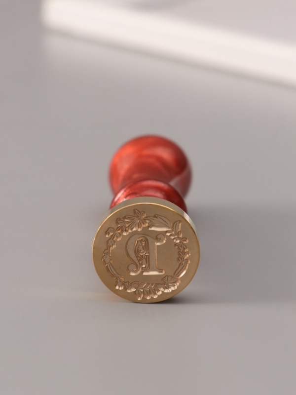 Печать для сургуча с пластиковой ручкой "Венок с буквой N" 2,5х2,5х6,3 см