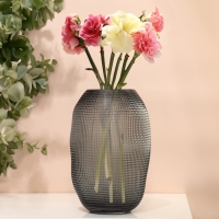 Ваза для цветов &laquo;Крокус&raquo; из прозрачного черного стекла 25 х 16 х 16 см