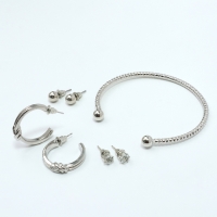 Набор 4 предмета: 3 пары серьги, 1 браслет &laquo;Блеск&raquo; фонд, цвет белый в серебре