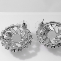 Серьги со стразами &laquo;Вспышка&raquo; цветочная, цвет белый в серебре