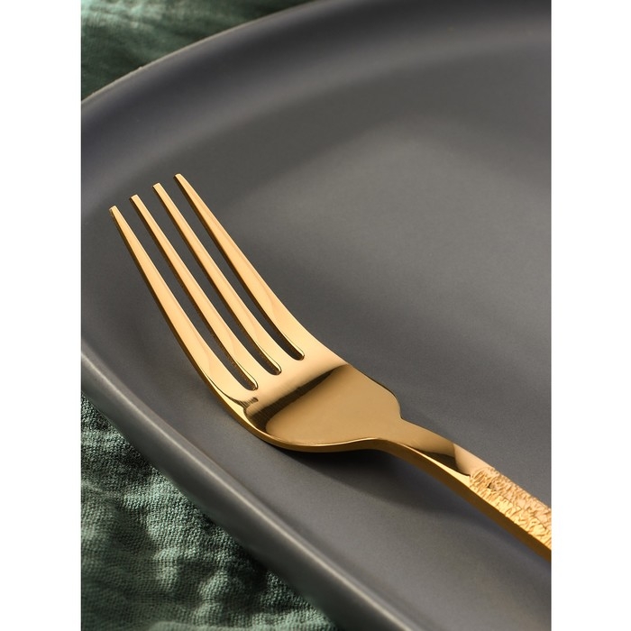 Вилка столовая из нержавеющей стали Magistro &laquo;Олин GOLD&raquo;, длина 19,8 см, на подвесе, цвет золотой