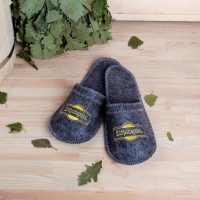 Тапочки для бани серые с золотой с вышивкой "ДОБРОПАРОВЪ" Тапочки для бани серые с золотой с вышивкой "ДОБРОПАРОВЪ"