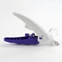 Когтерез для животных, с LED фонарём и контейнером для когтей, на батарейках, бело-фиолет. Когтерез для животных, с LED фонарём и контейнером для когтей, на батарейках, бело-фиолет.