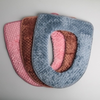 Чехол на сиденье для унитаза на липучках Доляна &laquo;Плюш&raquo;, 34&times;40 см, цвет МИКС