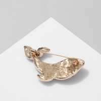 Брошь &laquo;Кит&raquo;, цвет бело-синий в золоте