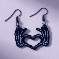 Набор серьги и подвеска на Хэллоуин &laquo;Девочка - катастрофа&raquo;