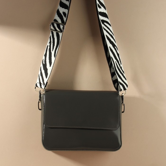 Ручка для сумки &laquo;Орнамент зебра&raquo;, стропа, с карабинами, 139 &plusmn; 3 &times; 3,8 см, цвет чёрно-белый