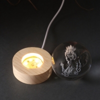 Сувенир стекло подсветка "Шар. Лошадка в короне" d=6 см подставка дерево, USB