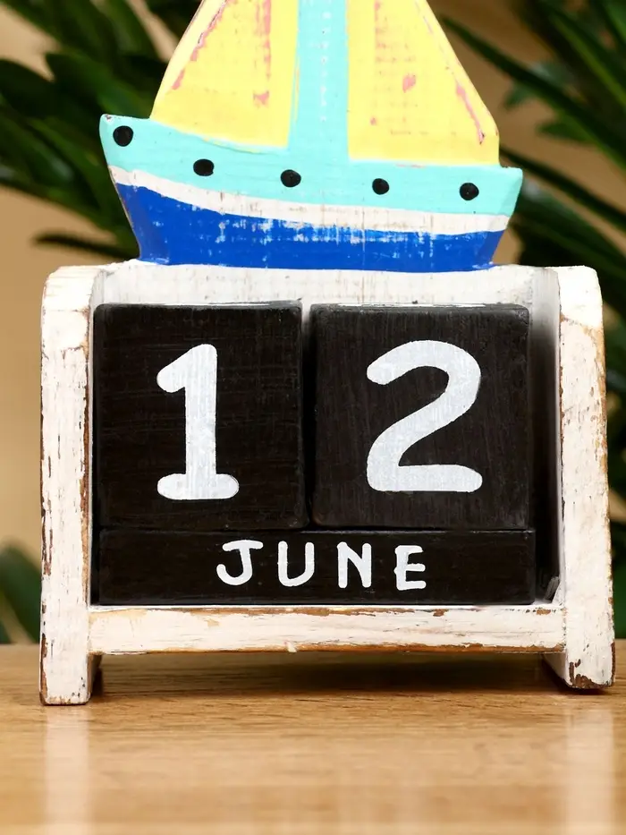 Календарь настольный "Парусник" дерево 11х5х16 см, цв. жёлтый