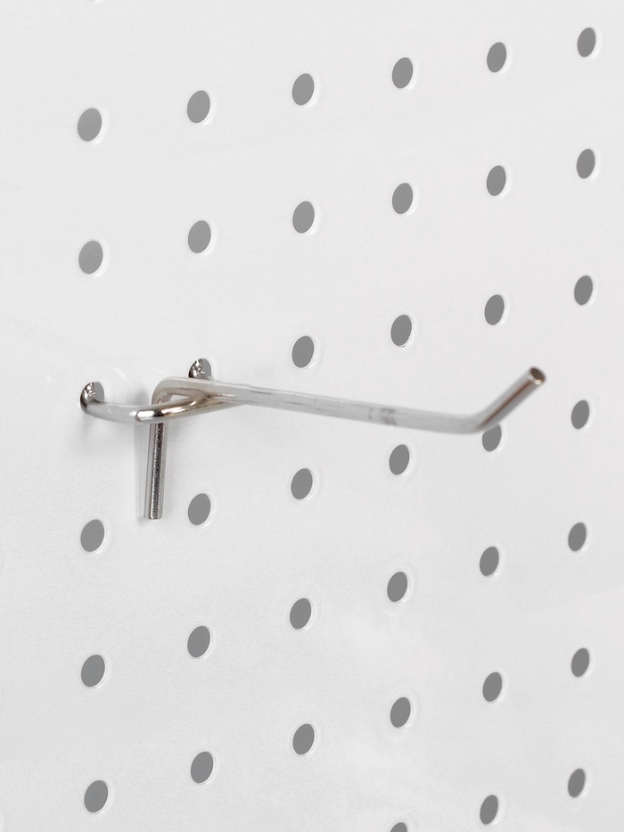 Крючок одинарный для металлической перфорированной панели, d=3.5 мм, L=10 см, цвет хром