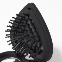 Расчёска массажная &laquo;Сердце&raquo;, складная, с зеркалом, 8&times;2.5 см, матовая, чёрная