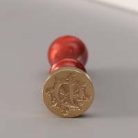 Печать для сургуча с пластиковой ручкой "Буква D на вензеле" 2,5х2,5х6,3 см